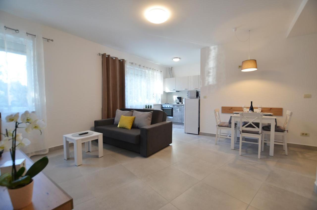 Apartment Irene Ровинь Экстерьер фото